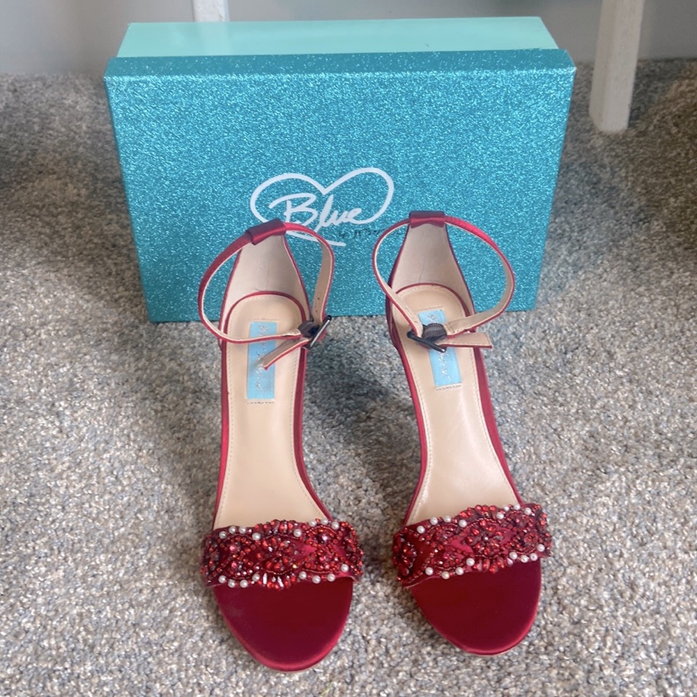 Betsey Johnson strappy shoes size 7.5